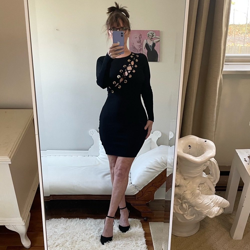 HERA COLLECTION BLACK LONG SLEEVE RIBBED KNKT DRESS GOLD GROMMETS PEEK A BOO